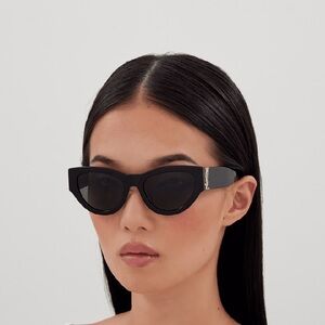 Chic Black Sunglasses